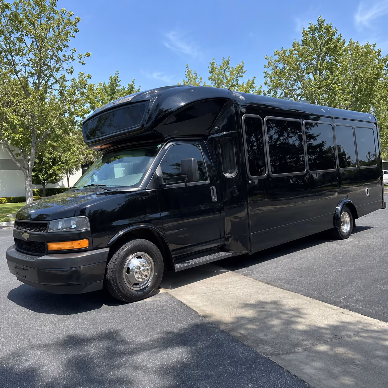 Queens Winery Tour & Pub Crawl Transportation party bus exterior