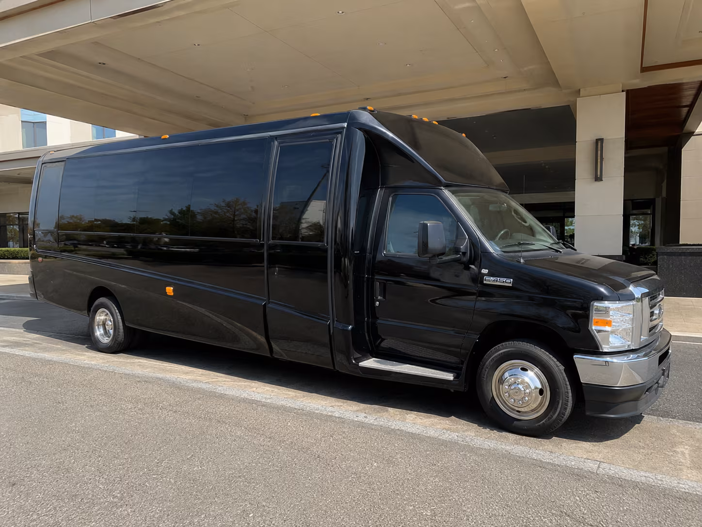 Queens Winery Tour & Pub Crawl Transportation group transportation