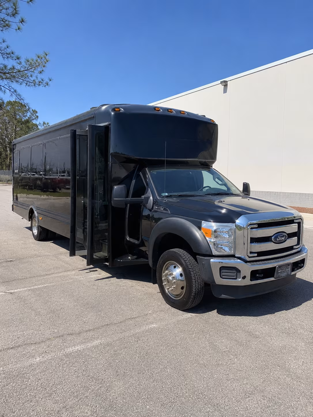 Queens Winery Tour & Pub Crawl Transportation party bus exterior